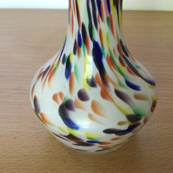 Beautiful art glass vase colorful swirl  5 3/4" tall - Picture 5 of 7